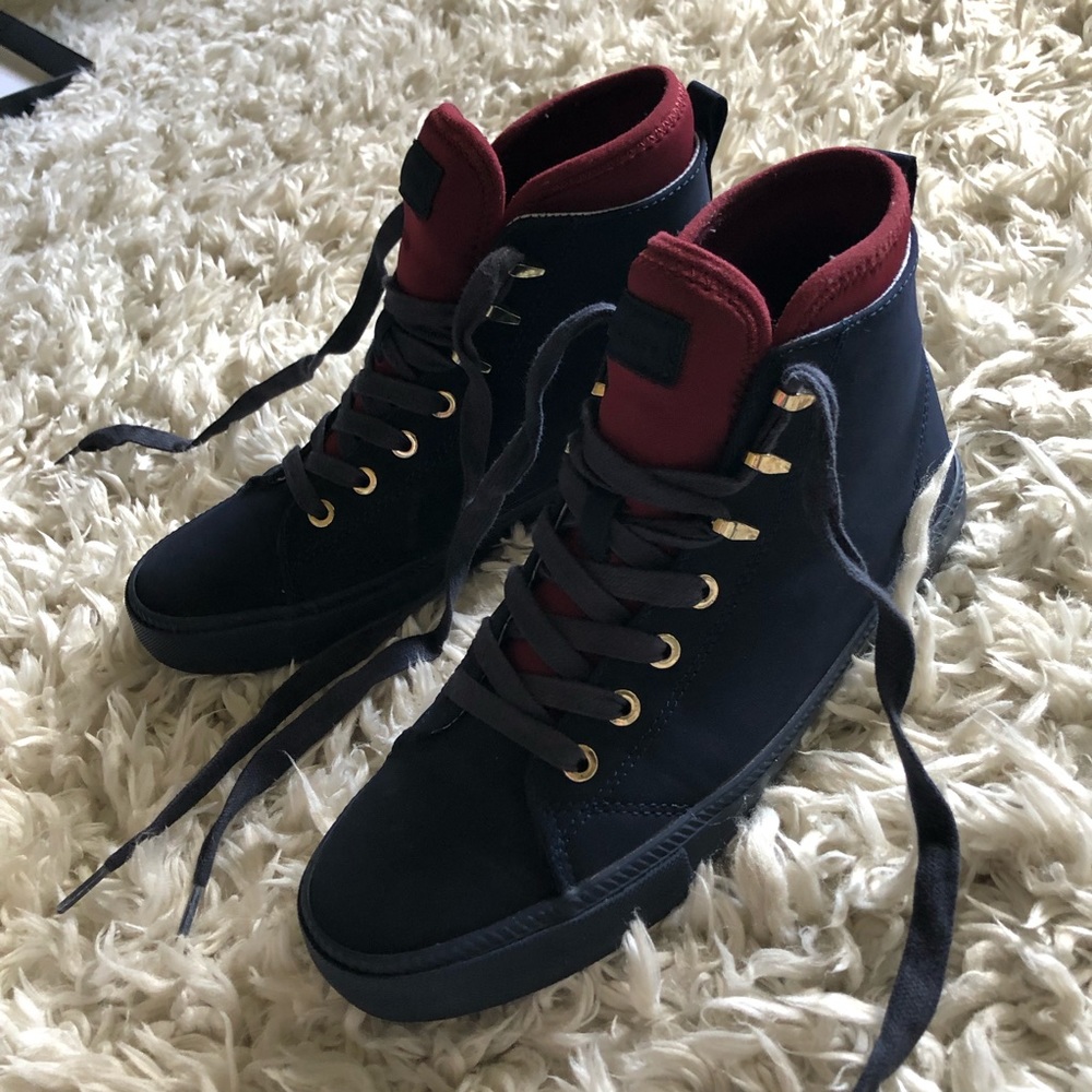 Tommy Hilfiger Navy Leather Tadzia Sneakers 8